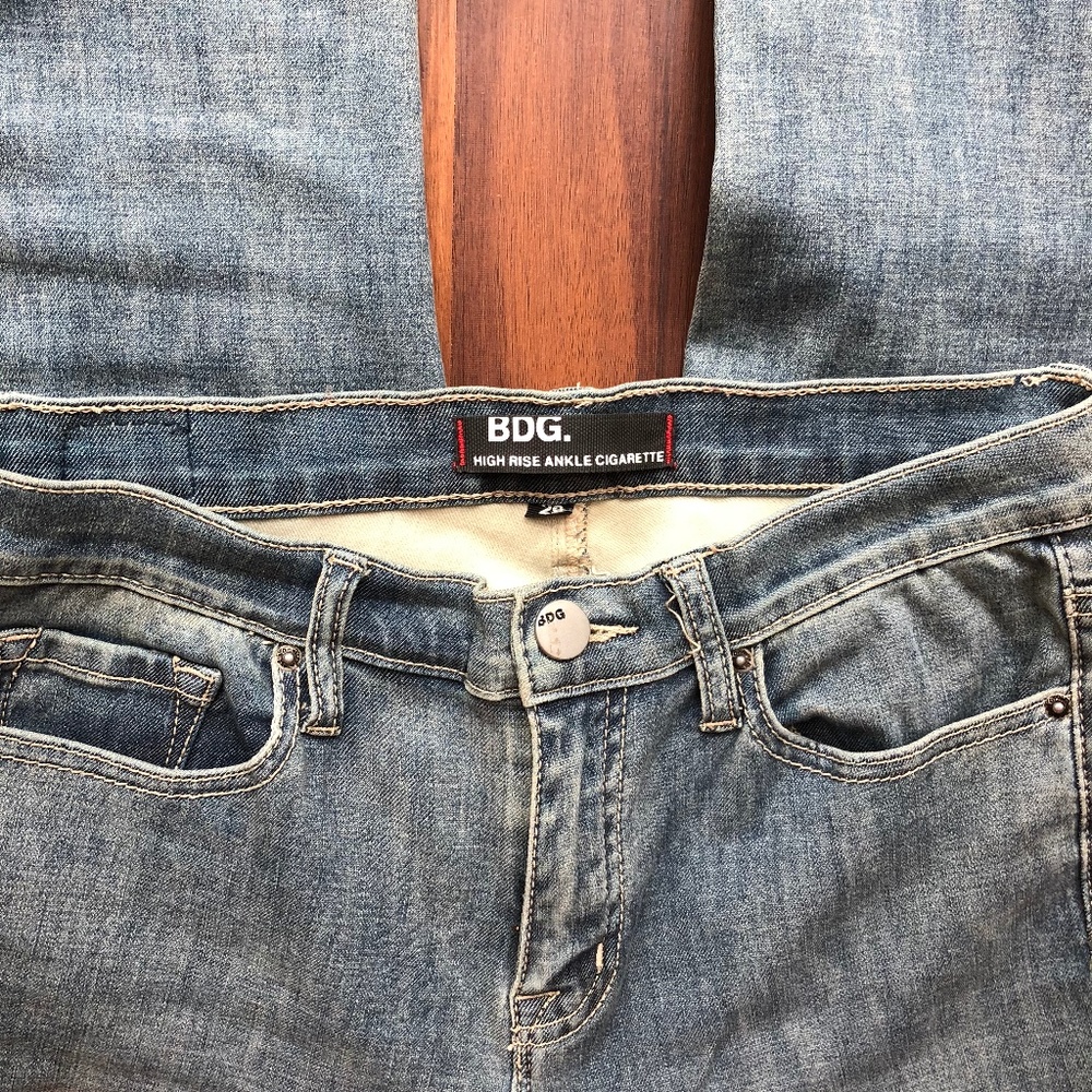 BDG High Rise Ankle Cigarette Jean Light Wash - Picture 3 of 5